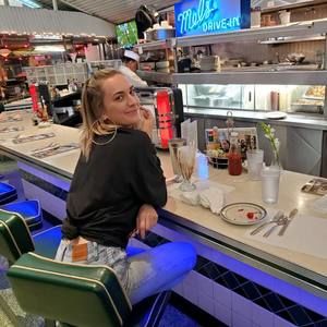 Meet your Posher, Ellie